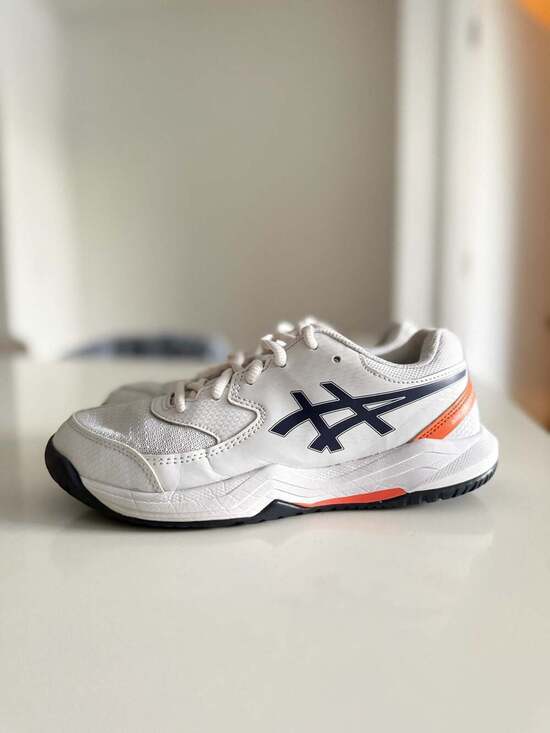 Athletic_Shoes